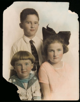 WilliamStafford(wearingtie),sisterPeg, and brother Bob.