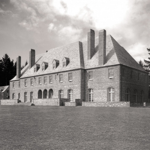 Corbett House (above), designed by Pietro Belluschi for Hamilton and Harriet Corbett, was completed in 1929. In 2000 the 18-acre property...