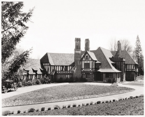 Cooley House (ca. 1928–29) was designed by Ellis Lawrence for Cameron and Claire Squires and built in 1924. Philanthropist Sue Cooley d...