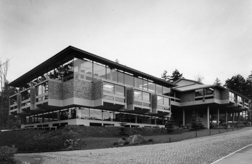 1967 Aubrey R. Watzek Library The library, designed by architect Paul Thiry and completed in 1967, draws on Northwest Indian designs and ...