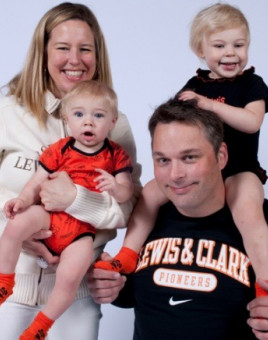 Image of Vanessa Holmgren, husband Jason Holmgren, and two children circa 2012.