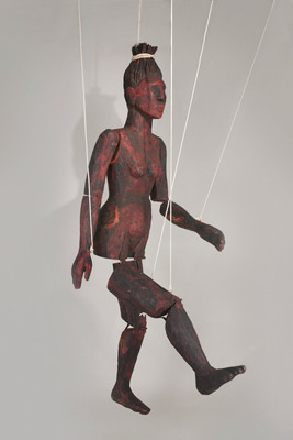 Cake Walk (1997) wood, tar, and hardware 80 x 24 x 18 inches. Courtesy of LA Louver Gallery and t...