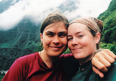 Sydney Linden '07 (left) with friend and fellow traveler Kathleen Yetman '07 in Ecuador.