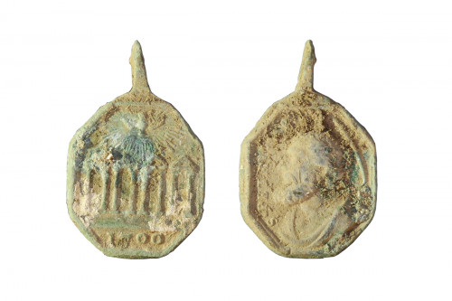 …a pendant found nearby. The pendant bears the date 1700.