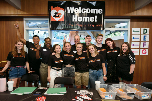 President Wiewel welcomes a new class during New Student Orientation.