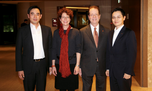 Jung Han Kim BS '96 (left) and his brother, Shin-han Kim CAS '98, enjoy the Seoul alumni event with Betsy Amster and President Glassner.
