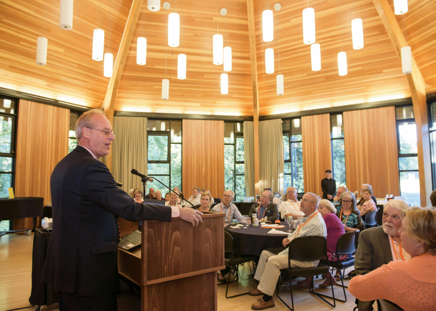 President Wiewel speaks at an Alumni Weekend reception in the Gregg Pavilion.