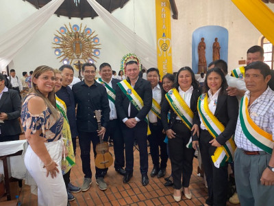 Freddy Vilches and Lance Inouye with the mayor of Urubichá and other government officials from ne...
